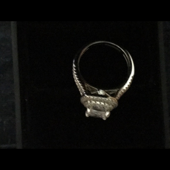 Engagement ring - Picture 6 of 8